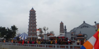 Quảng Bình: Hàng ngàn người đến với lễ hội chùa Hoằng Phúc
