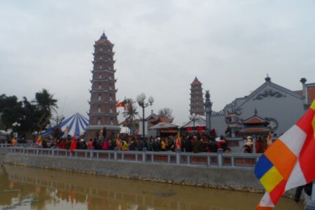 Quảng Bình: Hàng ngàn người đến với lễ hội chùa Hoằng Phúc