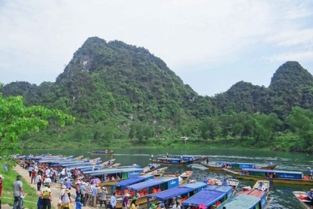 Sau nạn cá chết, hàng ngàn du khách vẫn đến với Quảng Bình