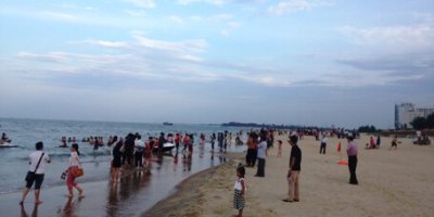 Quảng Bình: Các bãi biển, nhà hàng hải sản đã nhộn nhịp trở lại