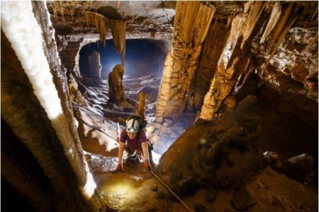 Hang động đẹp lung linh vừa phát hiện ở Quảng Bình