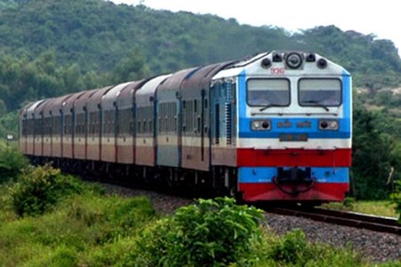 Ngành đường sắt vận chuyển miễn phí hàng cứu trợ tới miền Trung