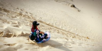 Trượt ván trên ‘sa mạc’ cát lớn nhất Quảng Bình