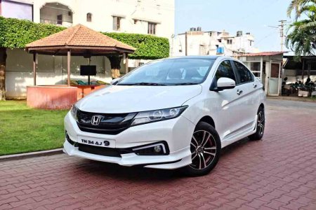 Cho thuê xe 4 chỗ Honda City tại Quảng Bình