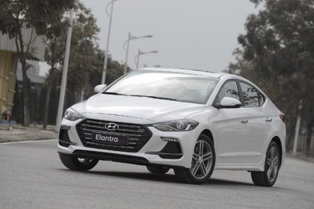 Cho thuê xe 4 chỗ Huyndai Elantra tại Quảng Bình