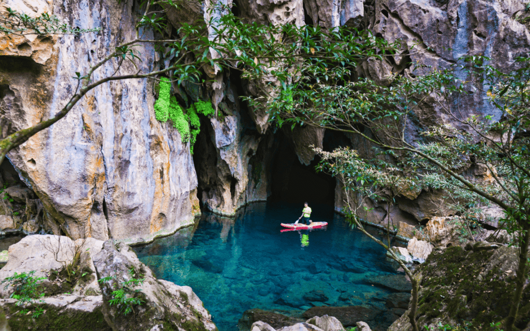 Tour trekking Hang E và khám phá Thung Lũng Sinh Tồn