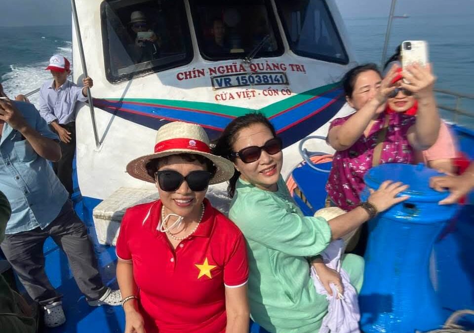 So sánh Cồn Cỏ và Lý Sơn chi tiết 2026 – Nên đi đâu đẹp hơn?